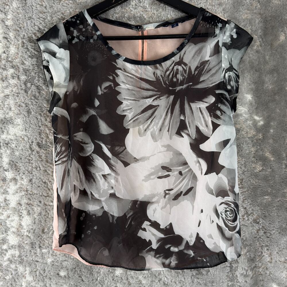 American Eagle Size S Dark‎ Floral Sheer Button Top Casual Cap Sleeve Button